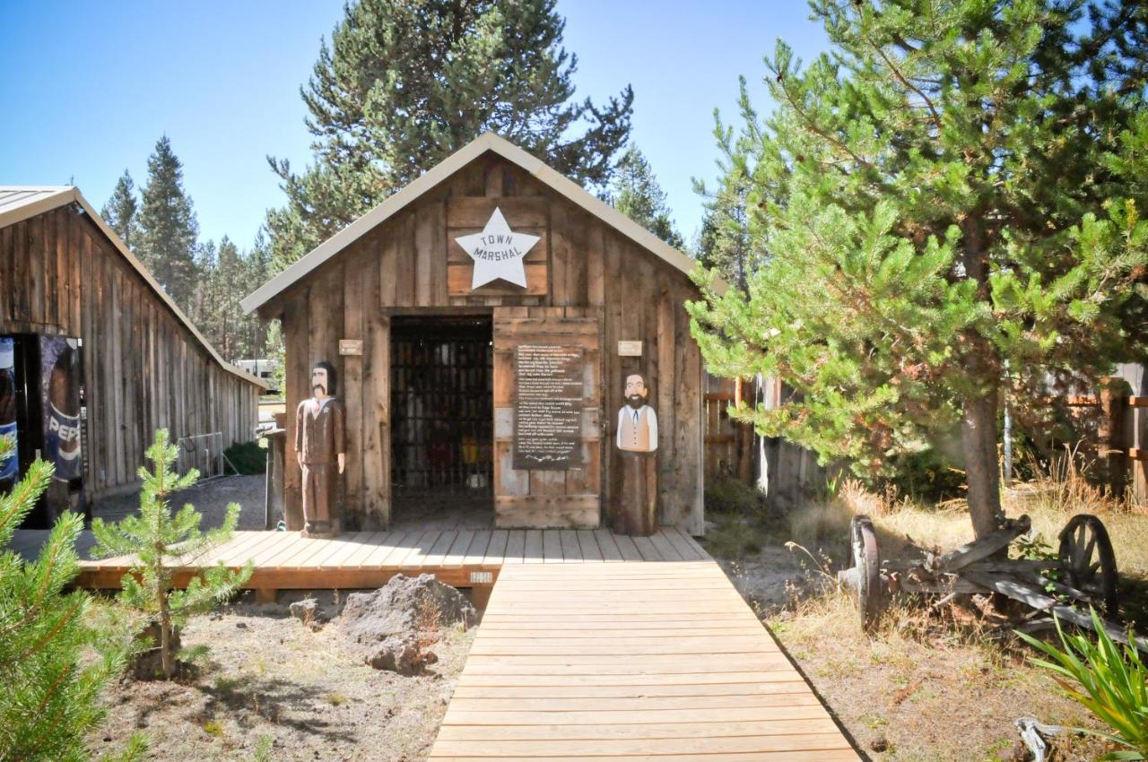| Bend-Sunriver Camping Resort 24 ft. Yurt 9