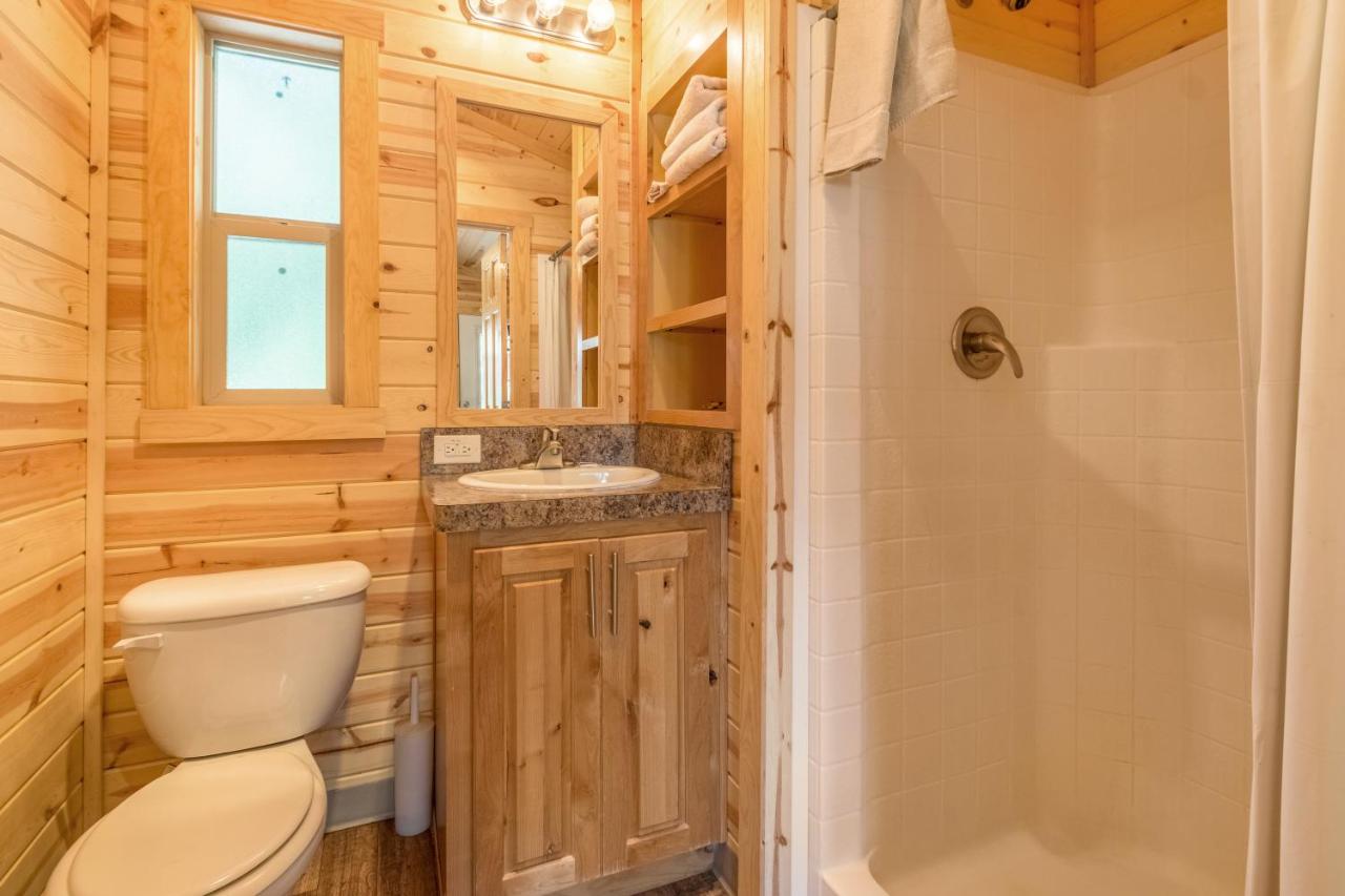 | Mount Hood Village Deluxe Cabin 5