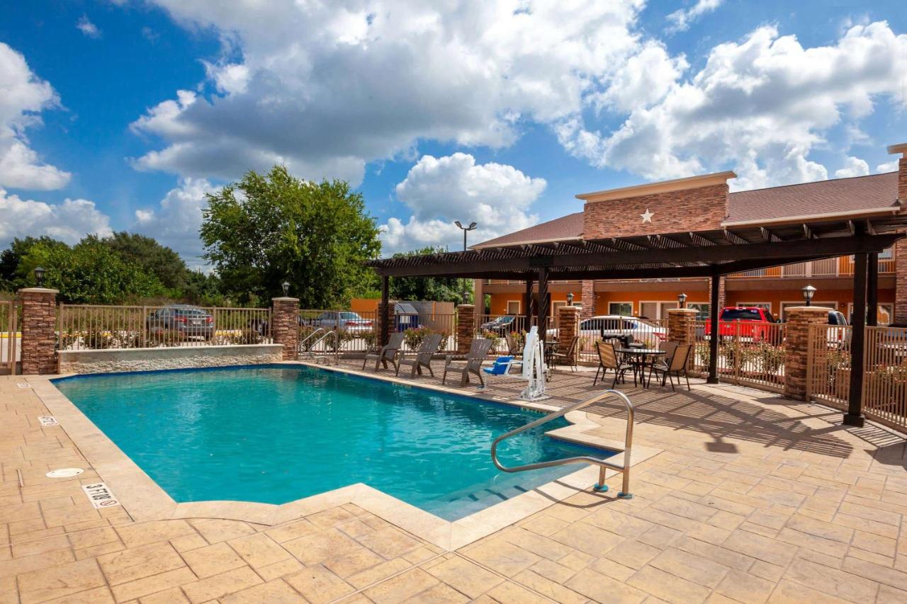| Super 8 by Wyndham Houston Northwest Cypress