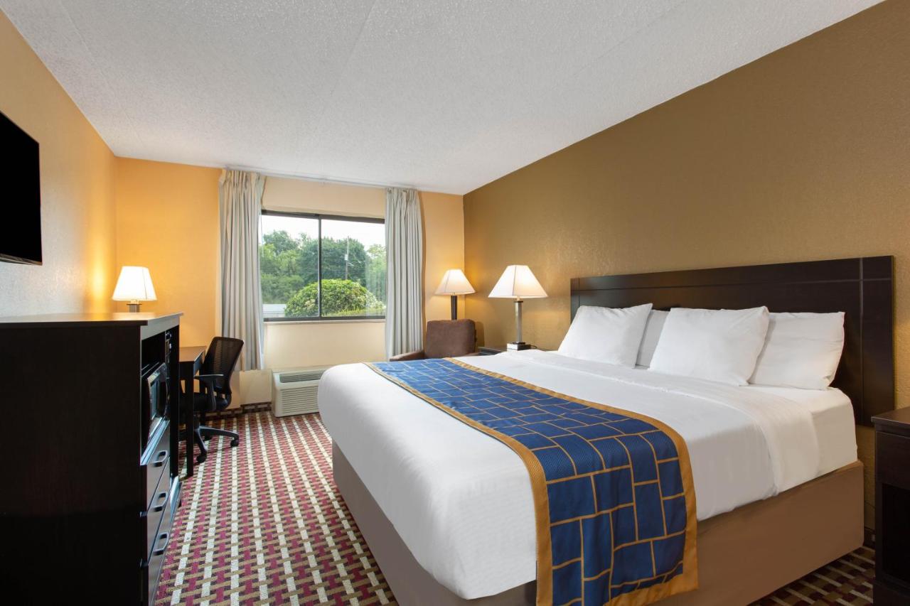 King Room - Disability Access/Non-Smoking at Days Inn by Wyndham Hillsborough