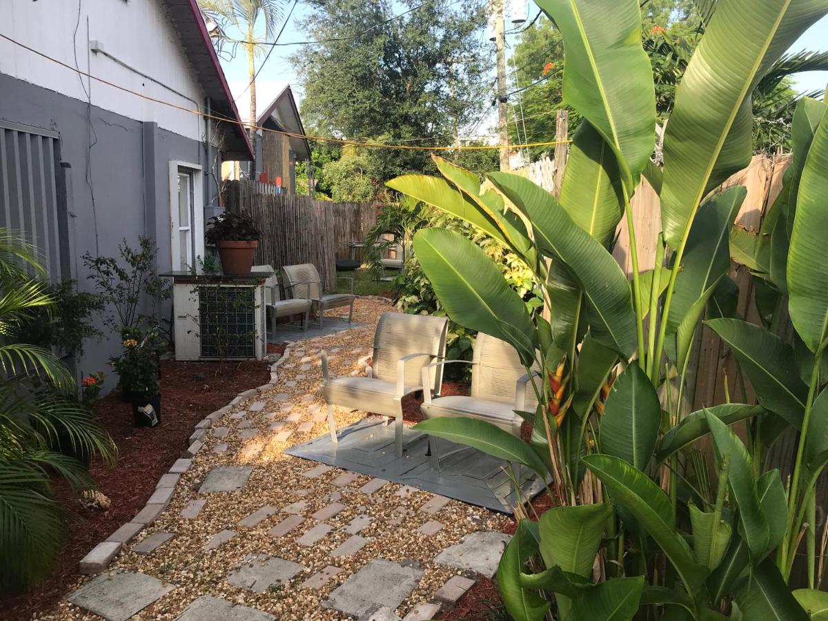 | INN LEATHER GUEST HOUSE-GAY MALE ONLY