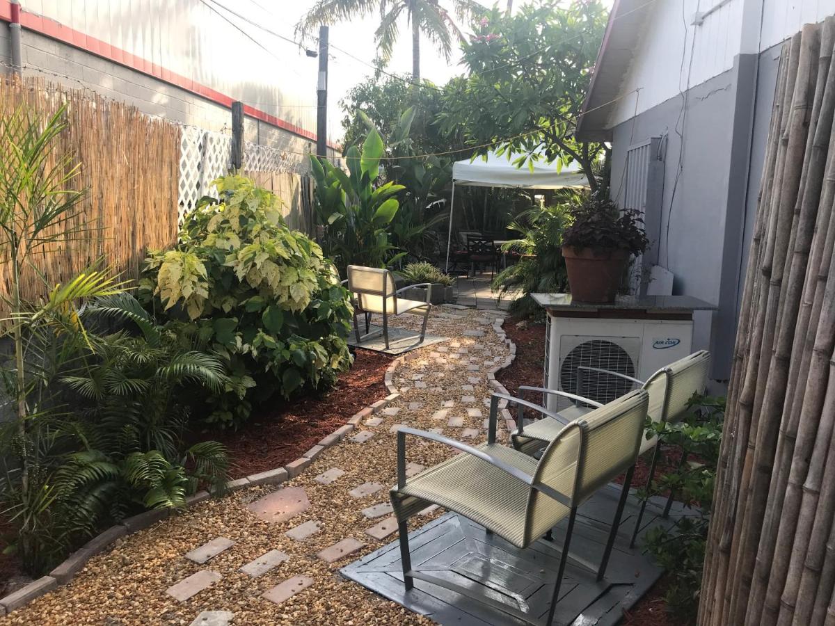 | INN LEATHER GUEST HOUSE-GAY MALE ONLY