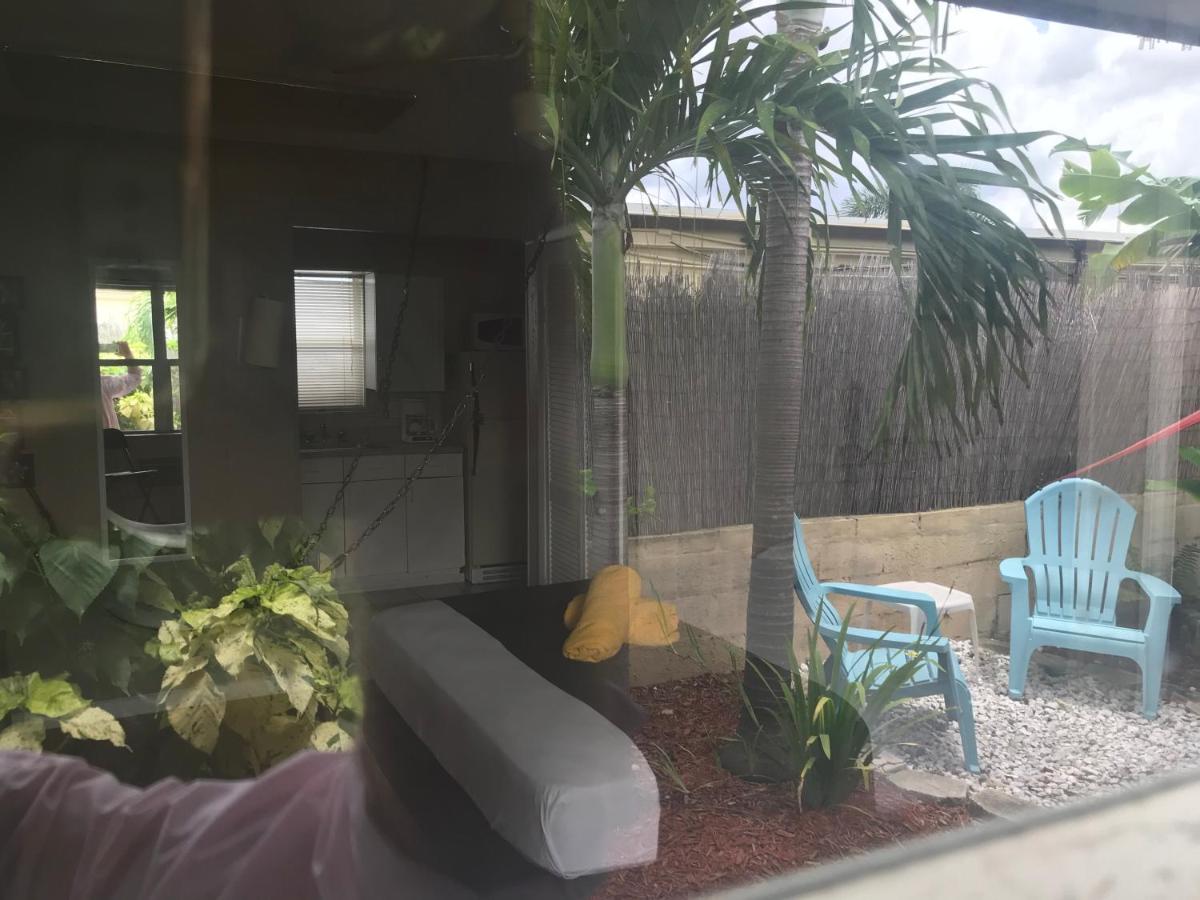 | INN LEATHER GUEST HOUSE-GAY MALE ONLY