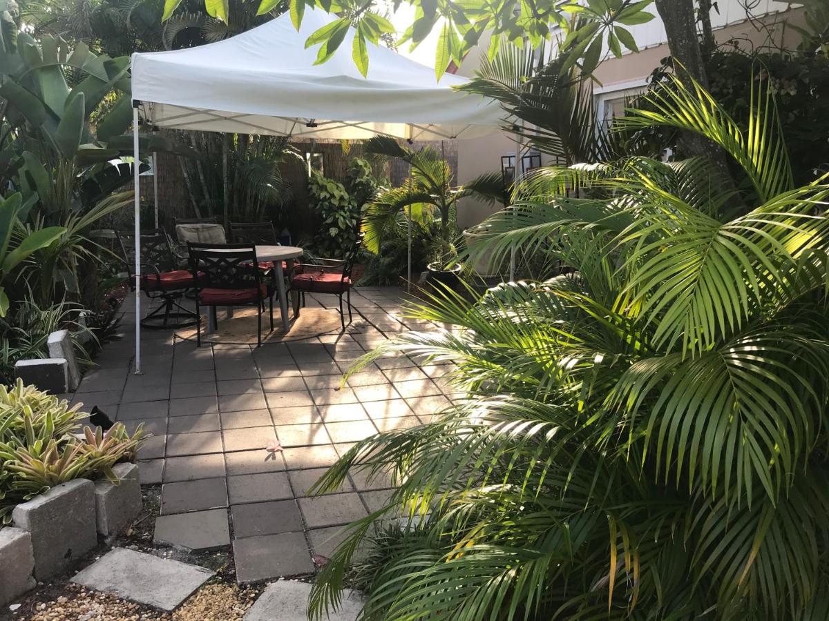 | INN LEATHER GUEST HOUSE-GAY MALE ONLY