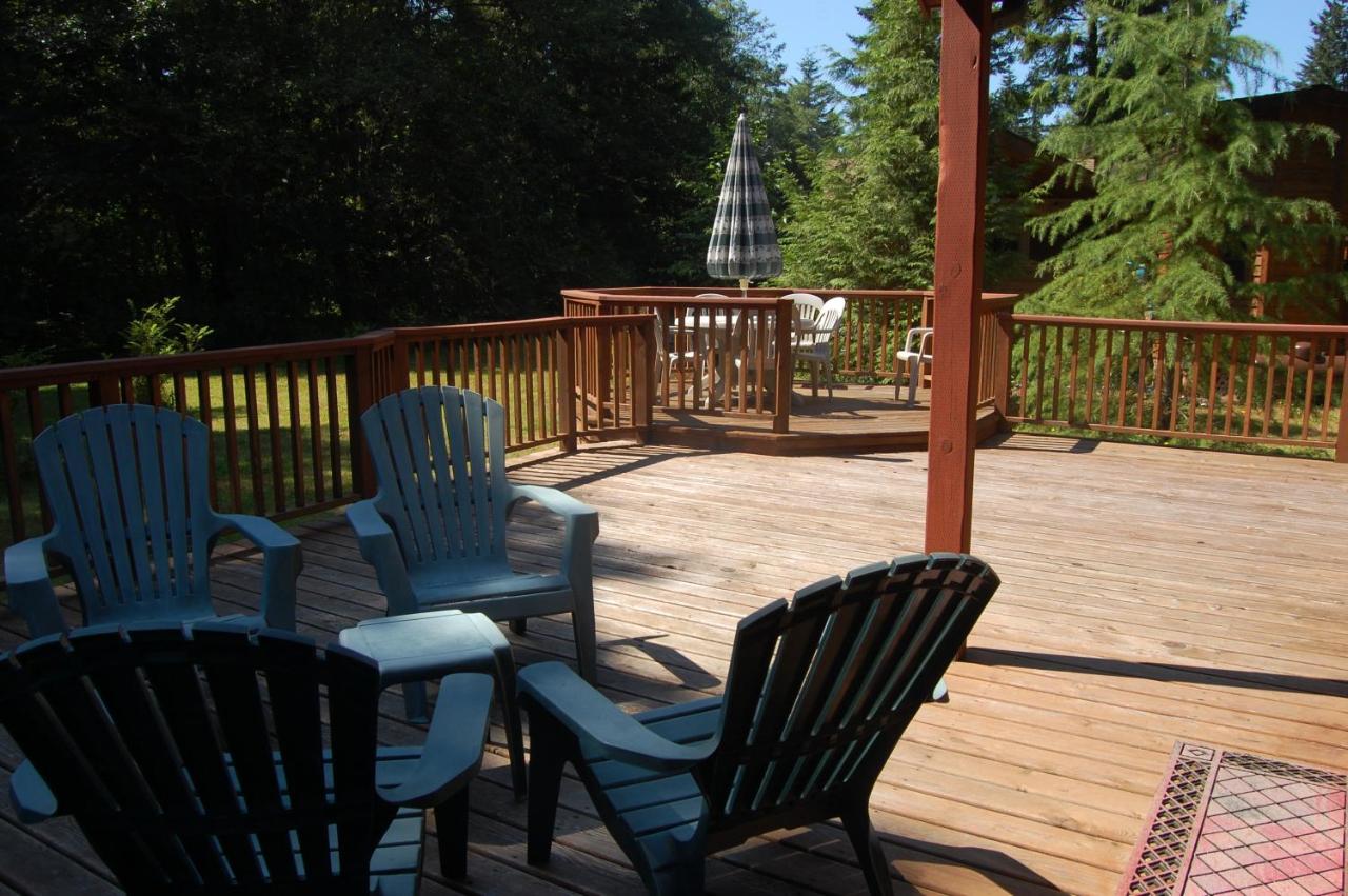 | Mount Hood Village Yurt 1