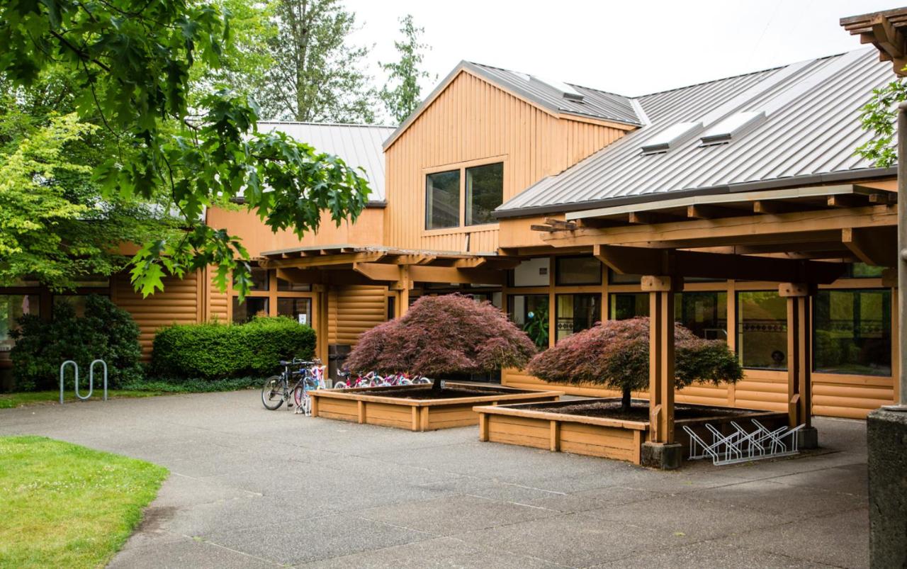 | Mount Hood Village Yurt 1