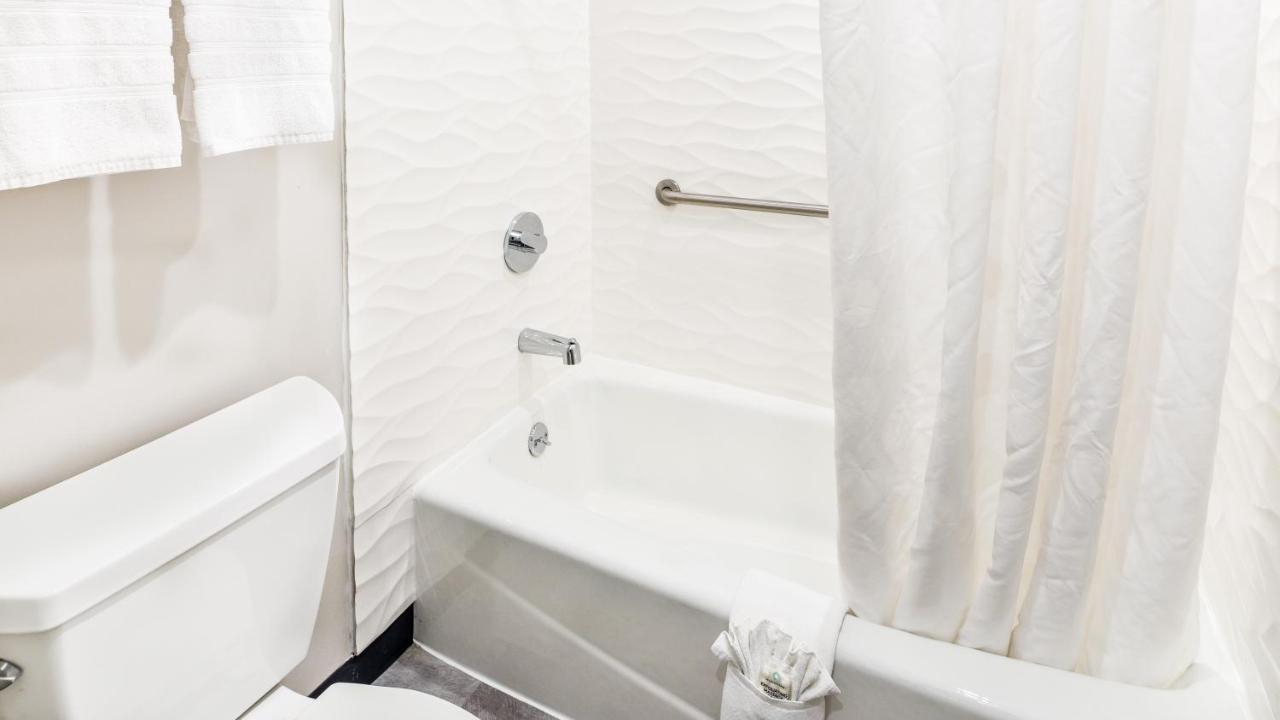  | Hollywood Inn Suites Hotel