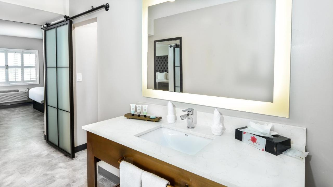  | Hollywood Inn Suites Hotel