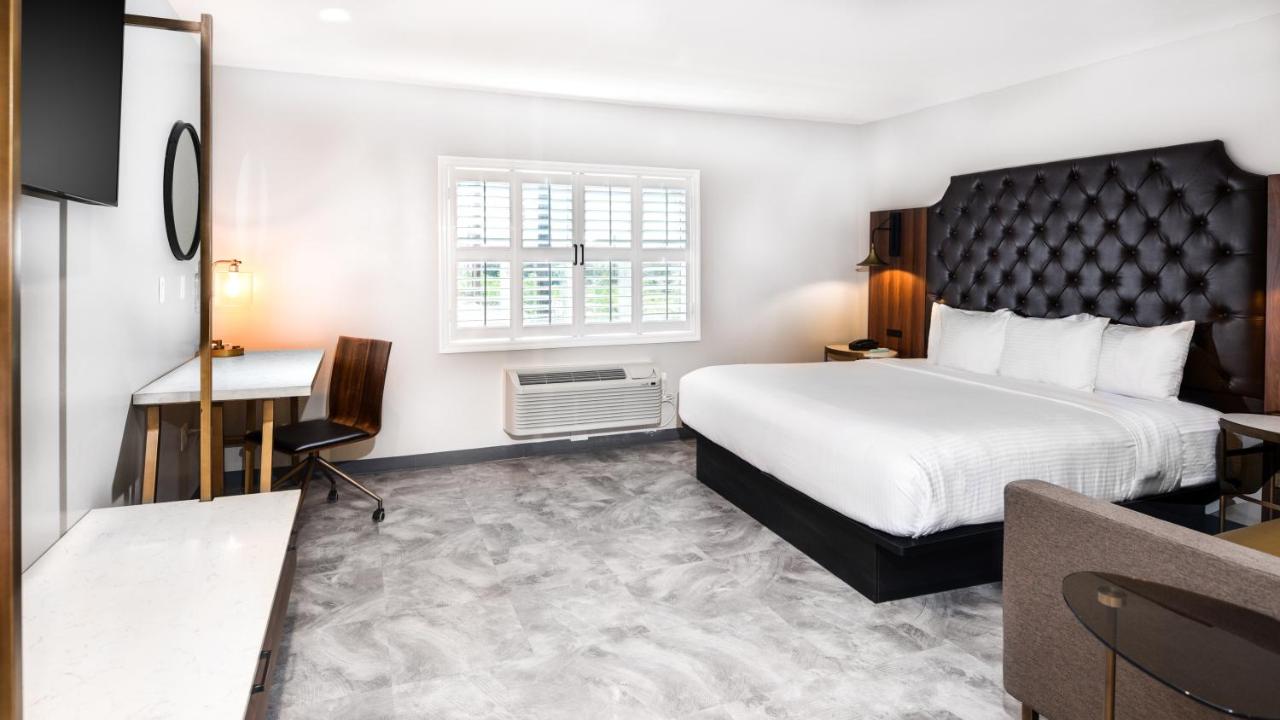  | Hollywood Inn Suites Hotel
