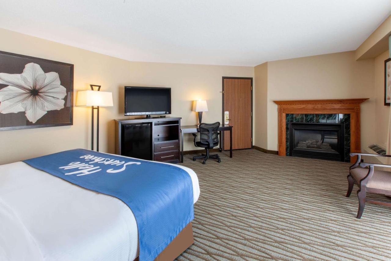 Superior King Room - Non-Smoking at Days Inn by Wyndham Petoskey