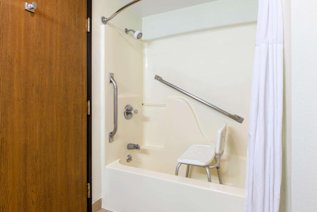 King Room - Disability Access/Non-Smoking at Days Inn by Wyndham Petoskey