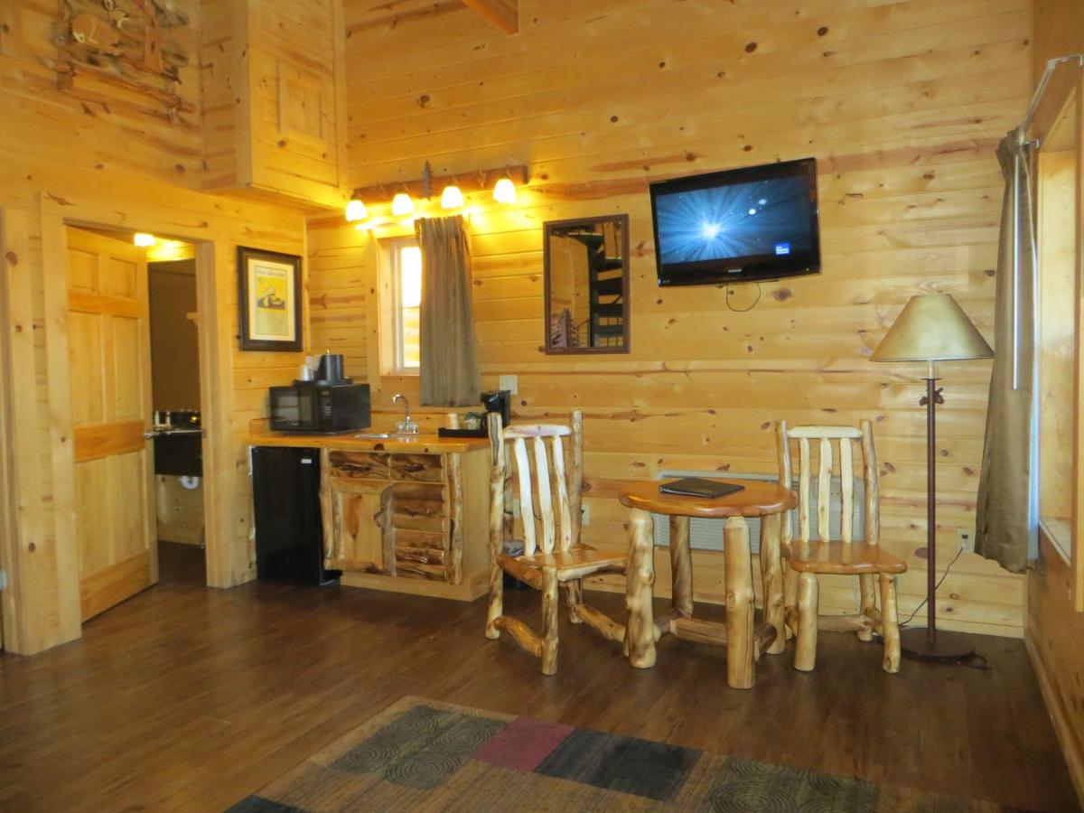 | Cabins of Mackinaw & Lodge