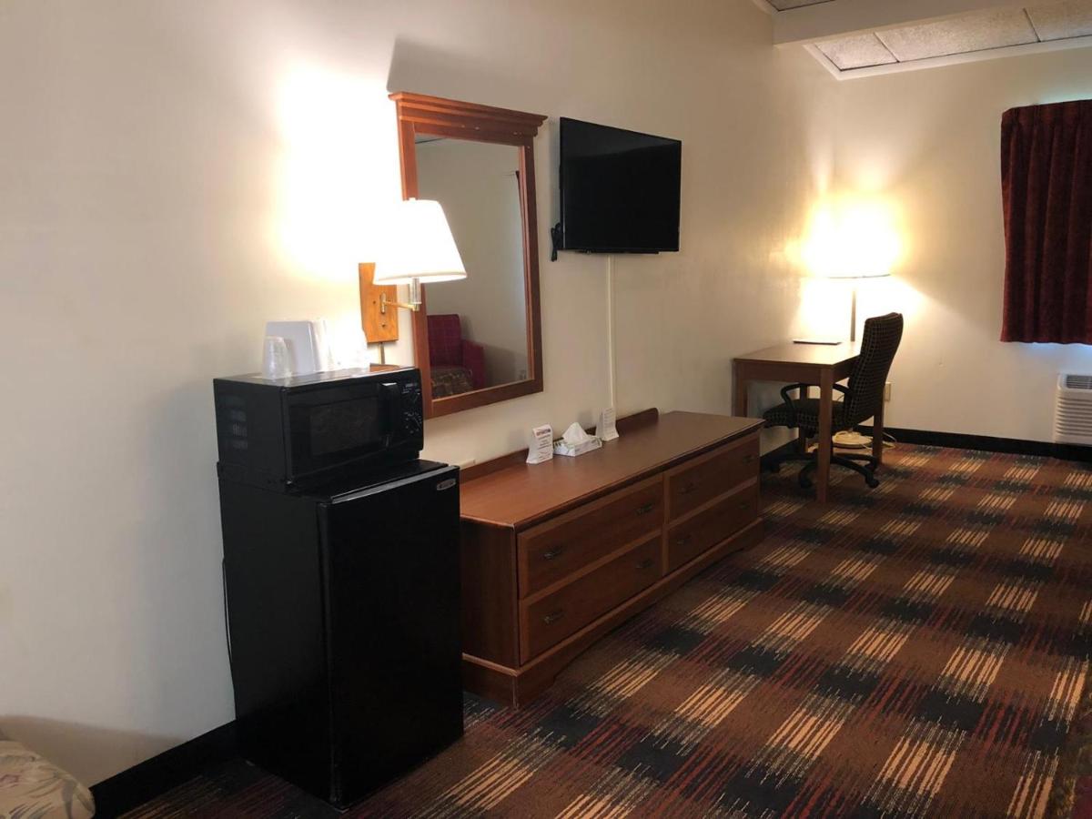  | Red Carpet Inn Syracuse Airport