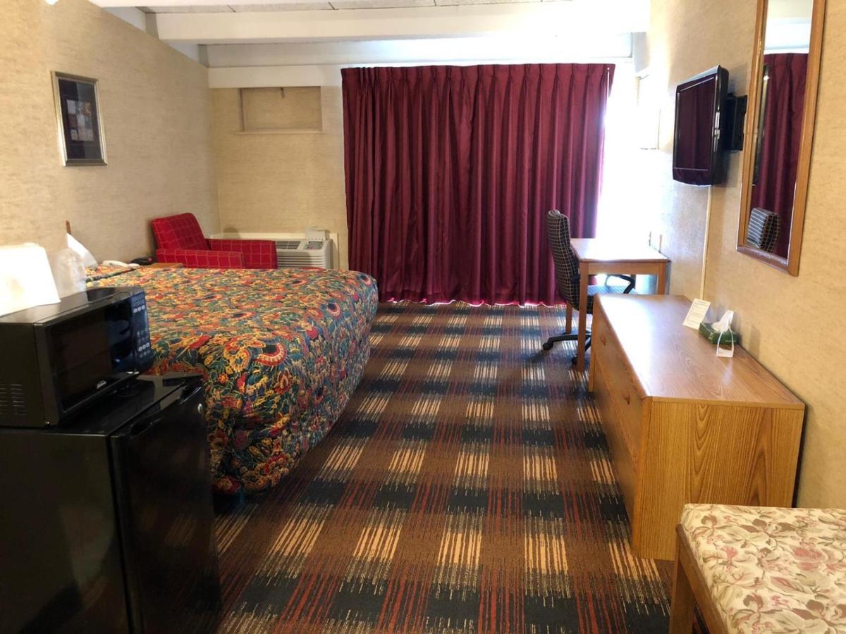  | Red Carpet Inn Syracuse Airport