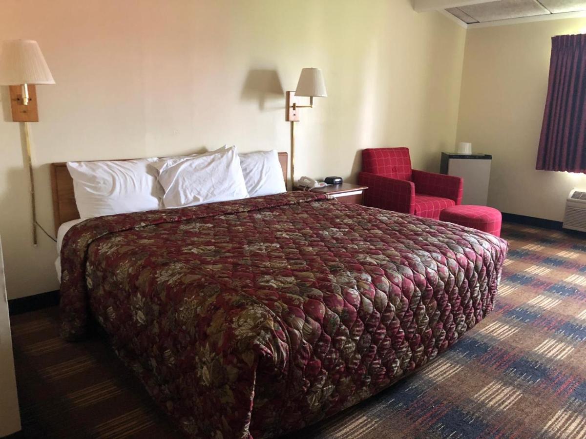  | Red Carpet Inn Syracuse Airport