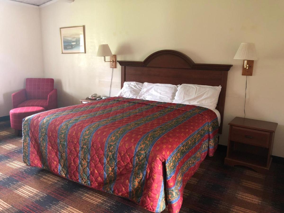  | Red Carpet Inn Syracuse Airport