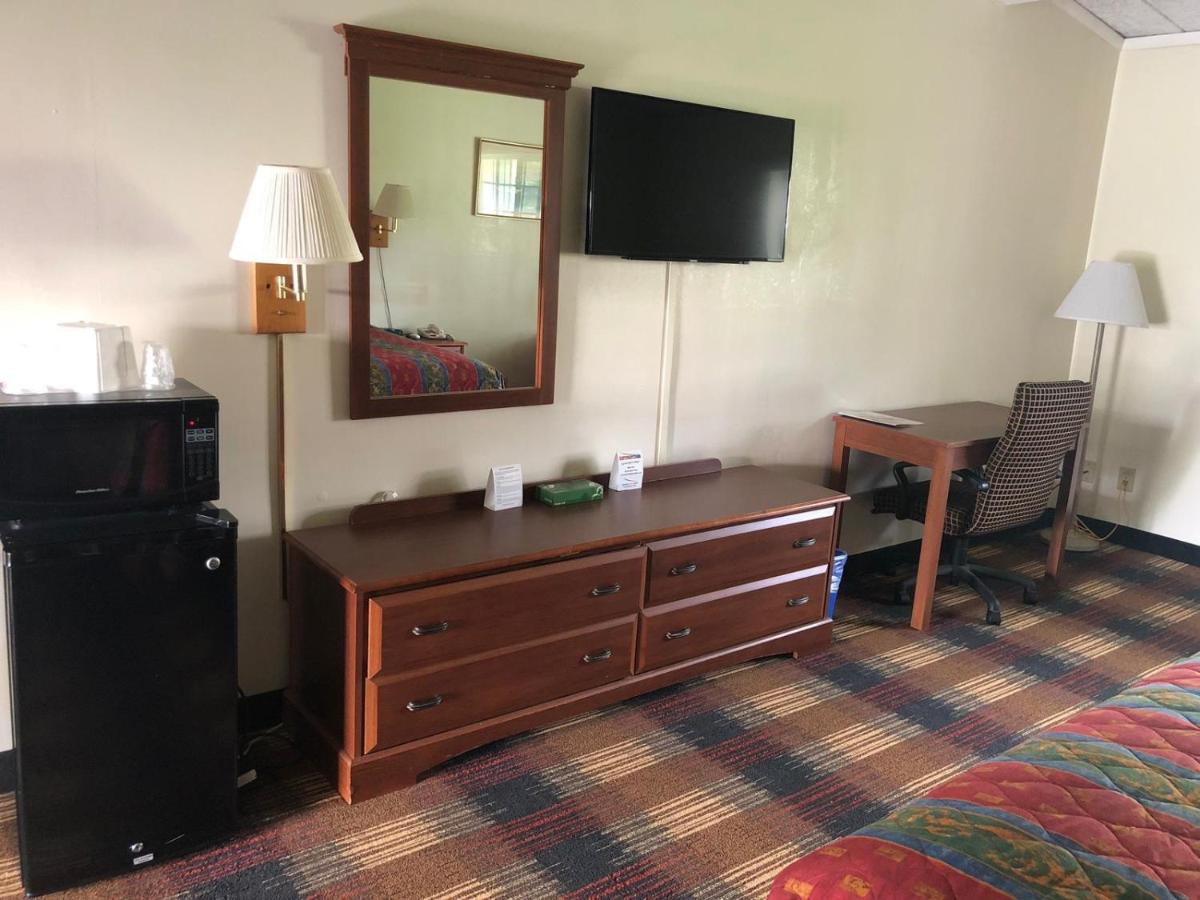  | Red Carpet Inn Syracuse Airport