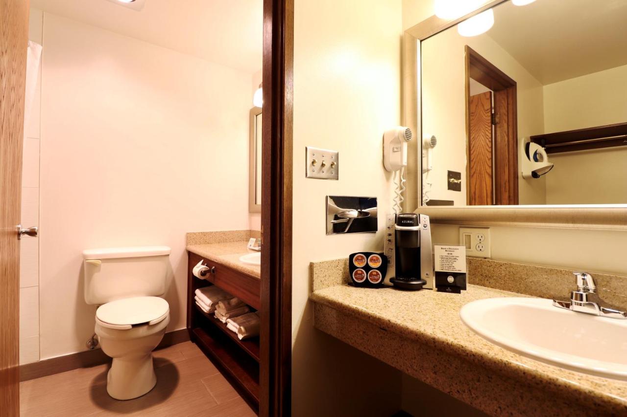 King Room - Non-Smoking at Best Western Chieftain Inn