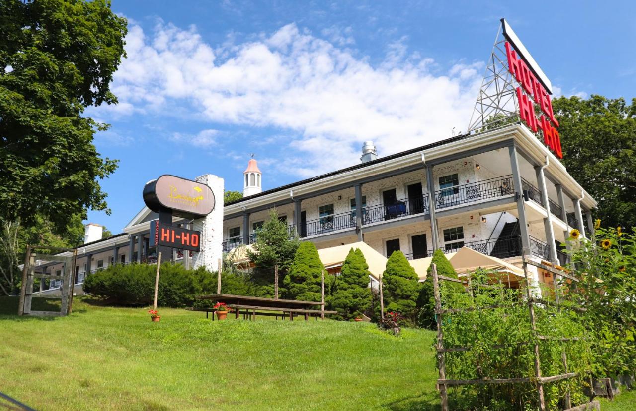 | Hi-Ho: A Hi-Tech Hotel
