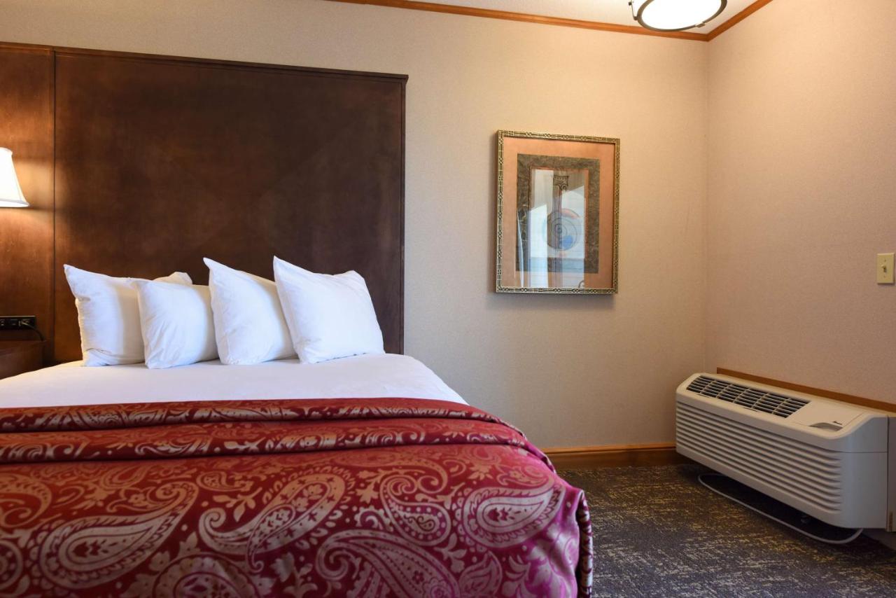 | Best Western Plus Dockside Waterfront Inn