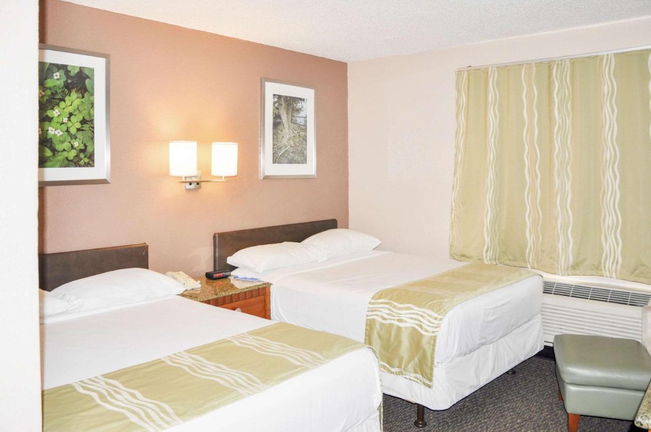 Double Room with Two Double Beds - Non-Smoking at Bison Inn & Suites on University