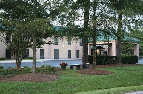| Moncks Corner Inn