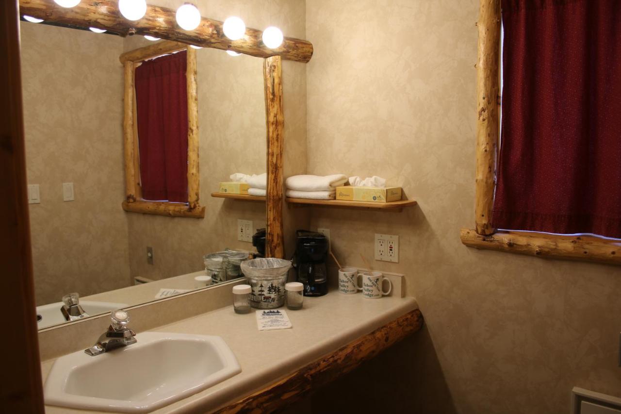 | Tahoe Valley Lodge