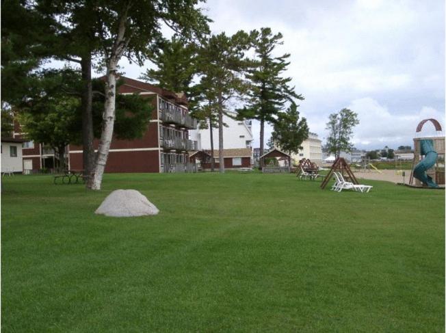 Single Room at Waterfront Inn - Mackinaw City