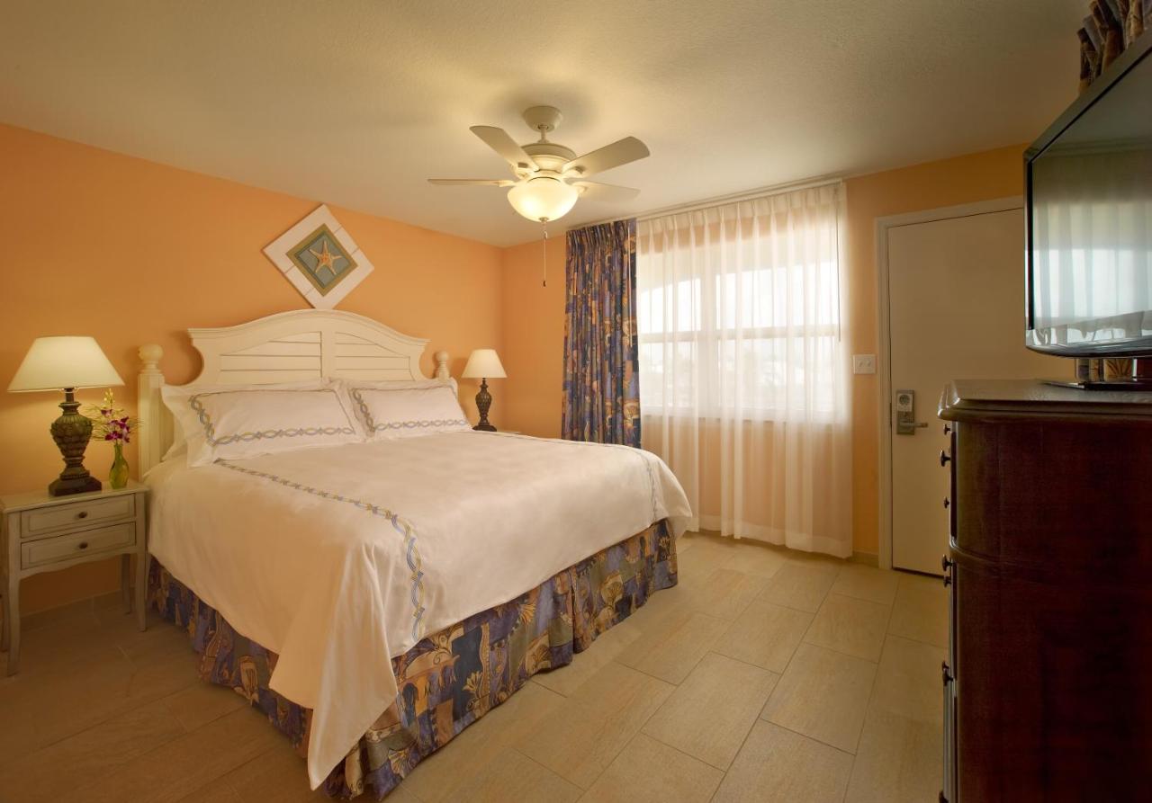 Deluxe King Room Ocean View at Glunz Ocean Beach Hotel & Resort