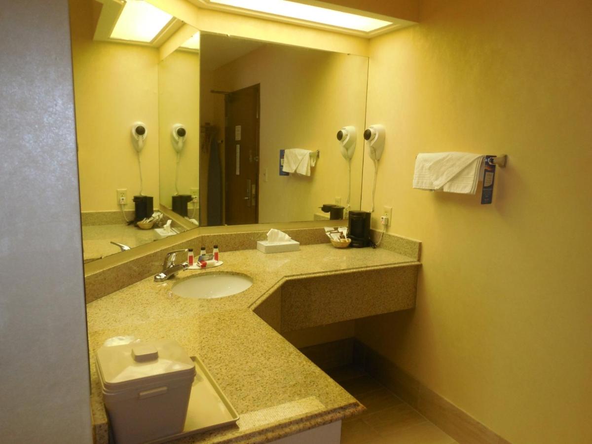 Deluxe King Studio Suite - Non-Smoking at Baymont by Wyndham Bridgeport/Frankenmuth