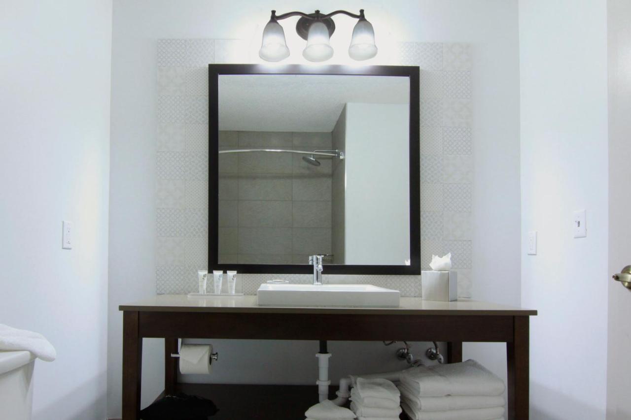 Whirlpool King Suite - Non-Smoking at Country Inn & Suites by Radisson, Annapolis, MD