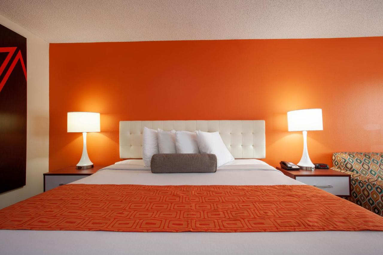King Room - Non-Smoking at Howard Johnson by Wyndham Vero Beach/I-95