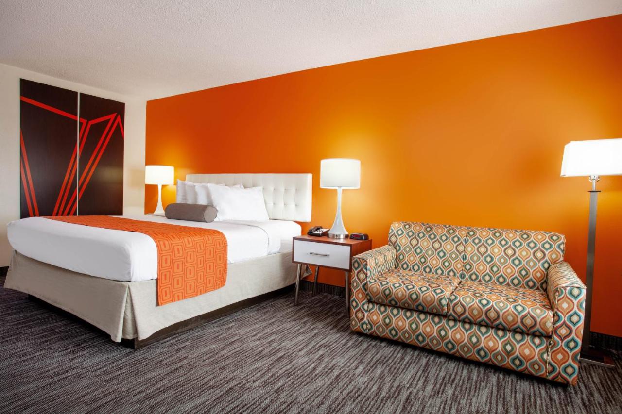 King Room - Non-Smoking at Howard Johnson by Wyndham Vero Beach/I-95