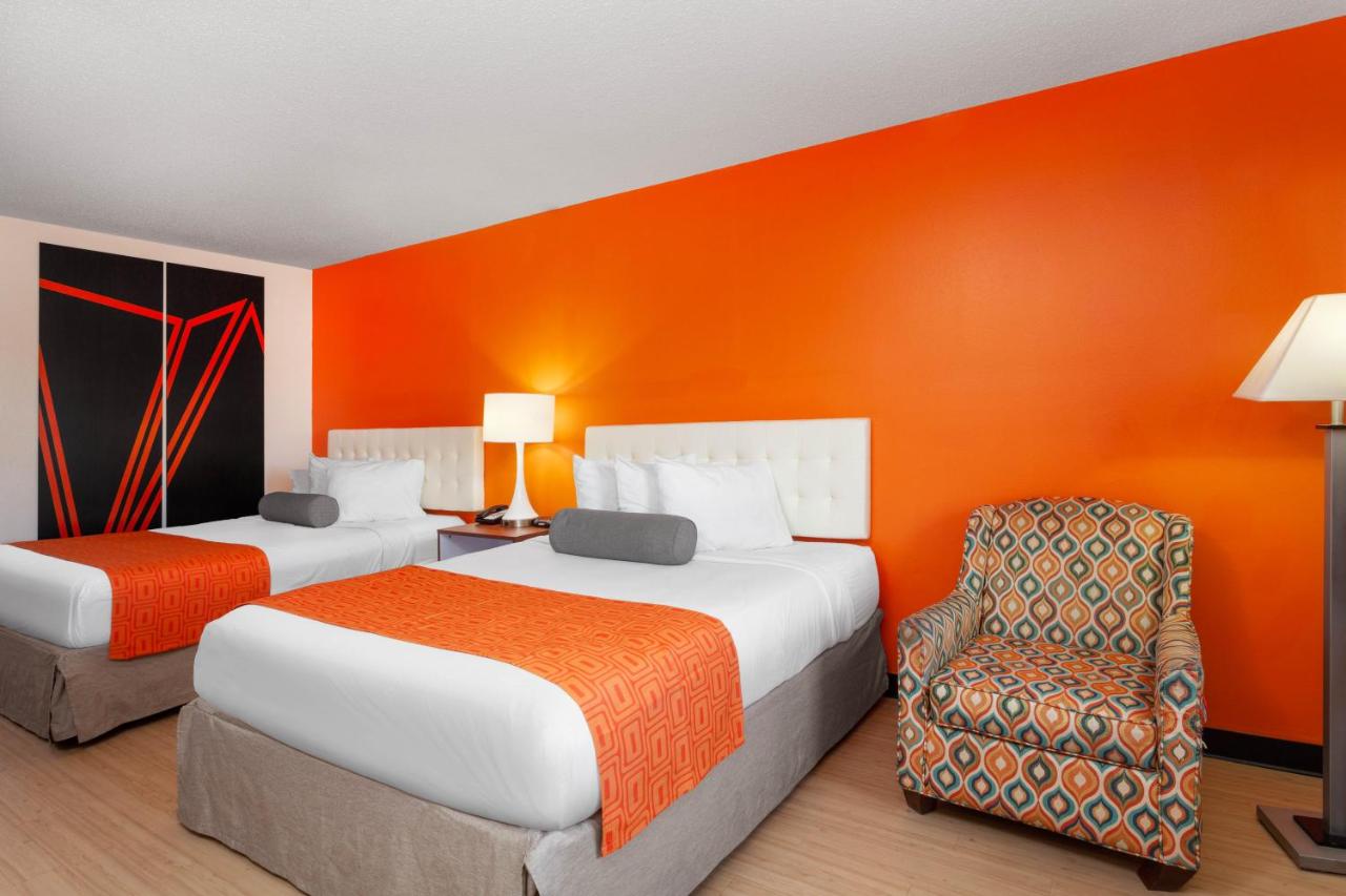 Queen Room with Two Queen Beds at Howard Johnson by Wyndham Vero Beach/I-95