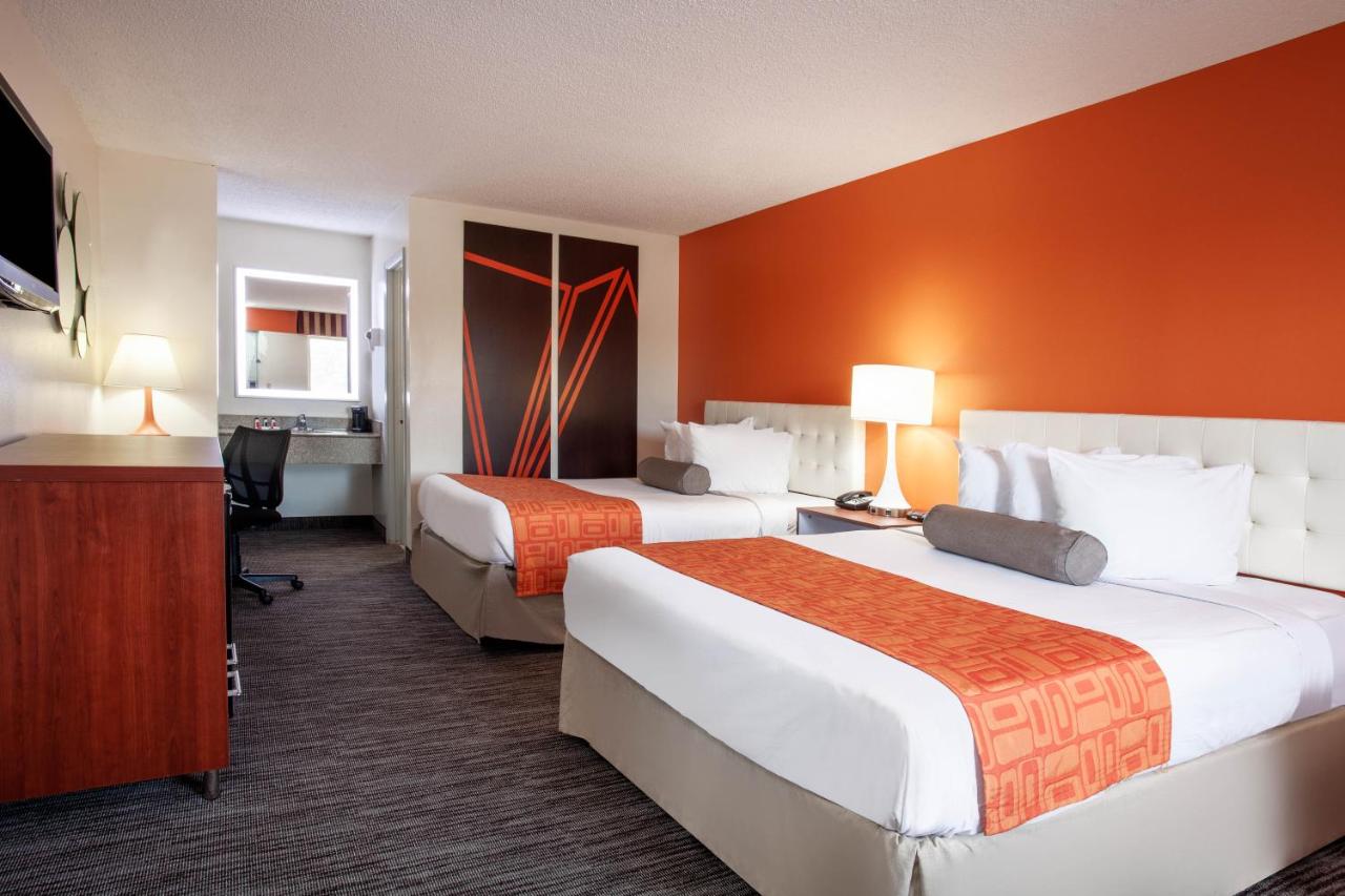 Queen Room with Two Queen Beds - Non-Smoking at Howard Johnson by Wyndham Vero Beach/I-95