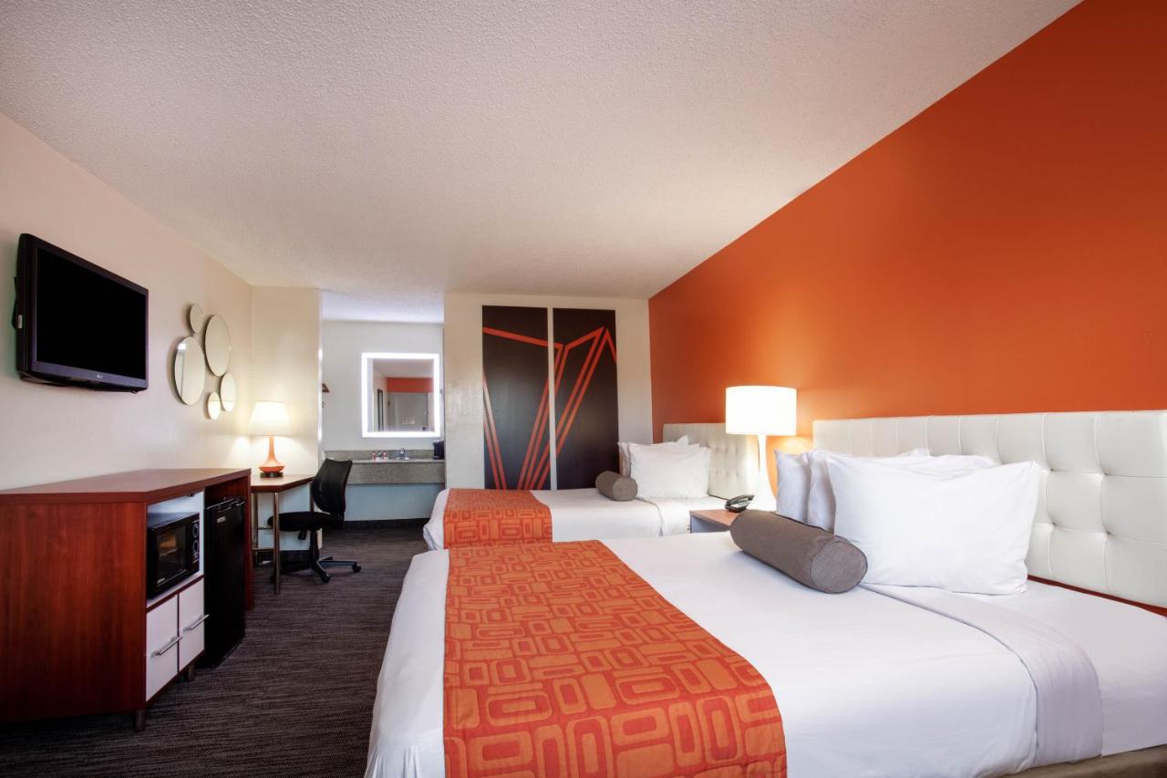 Queen Room with Two Queen Beds - Non-Smoking at Howard Johnson by Wyndham Vero Beach/I-95