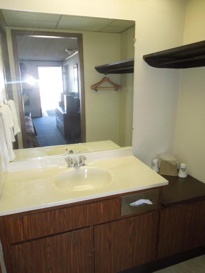 | Xenia Country Inn