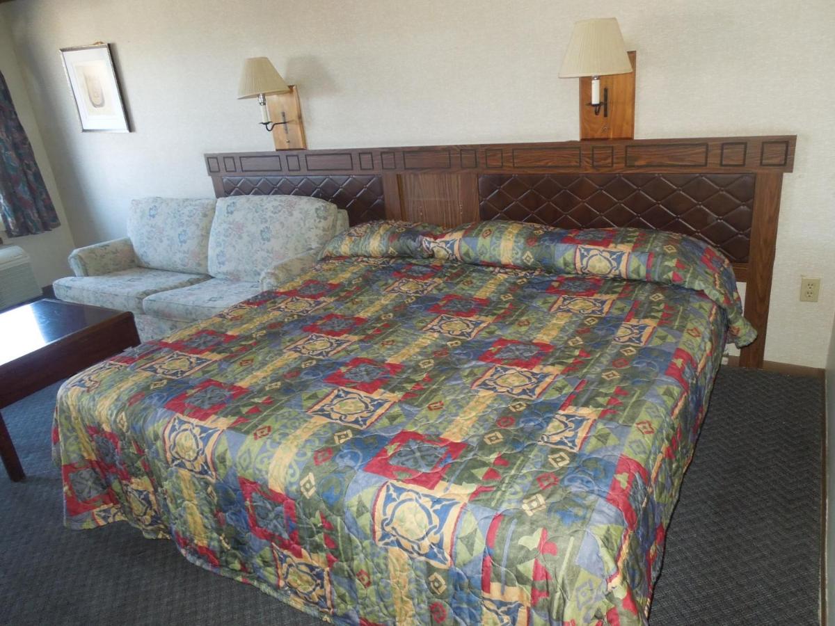 | Xenia Country Inn