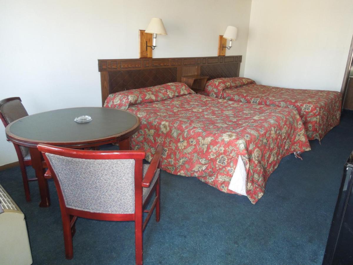 | Xenia Country Inn