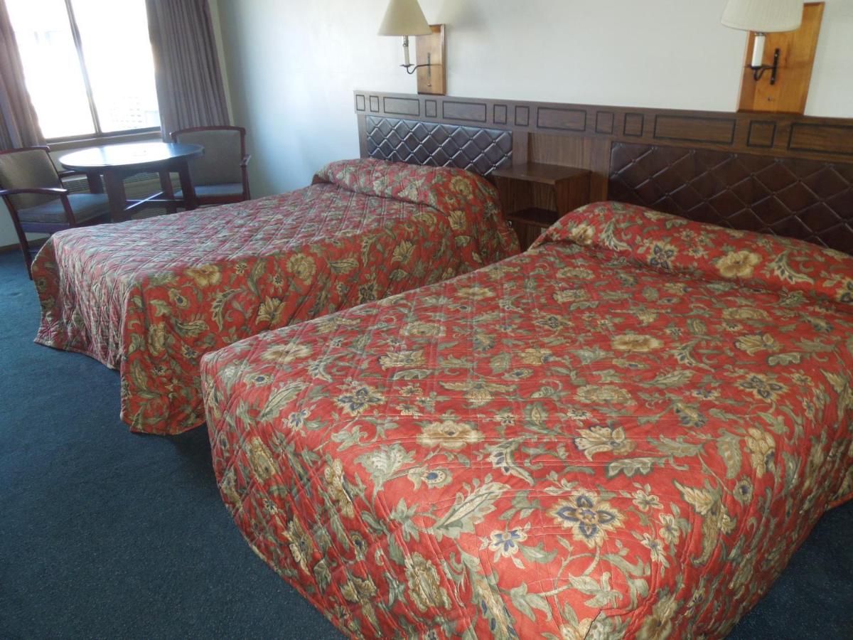 | Xenia Country Inn