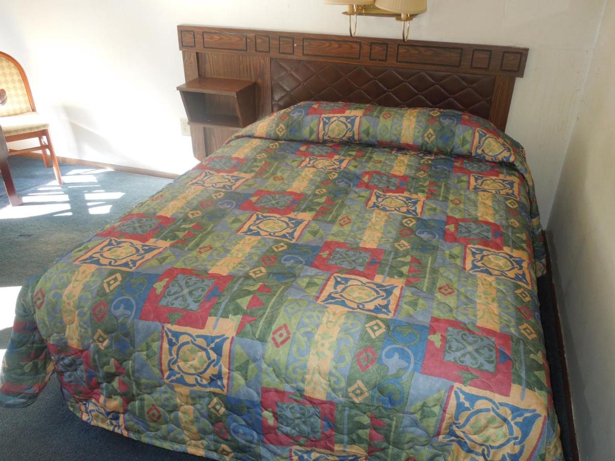 | Xenia Country Inn