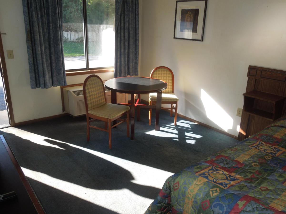 | Xenia Country Inn