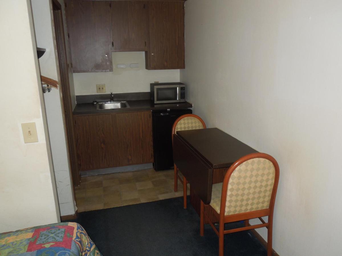 | Xenia Country Inn