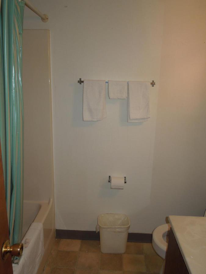 | Xenia Country Inn