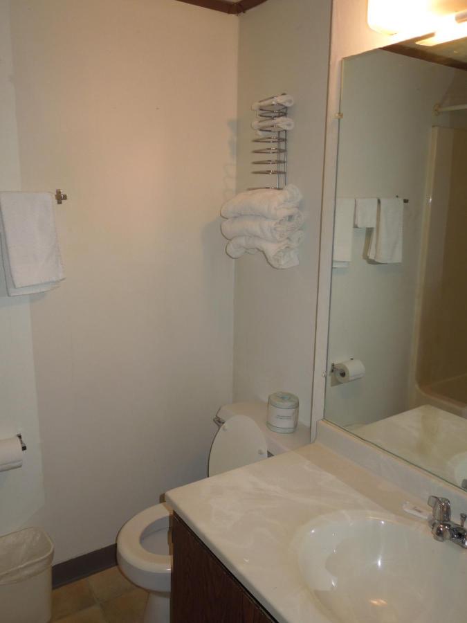 | Xenia Country Inn