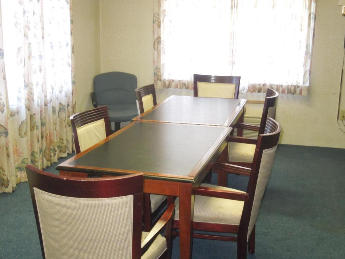 | Xenia Country Inn