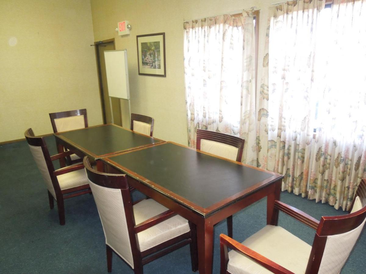 | Xenia Country Inn