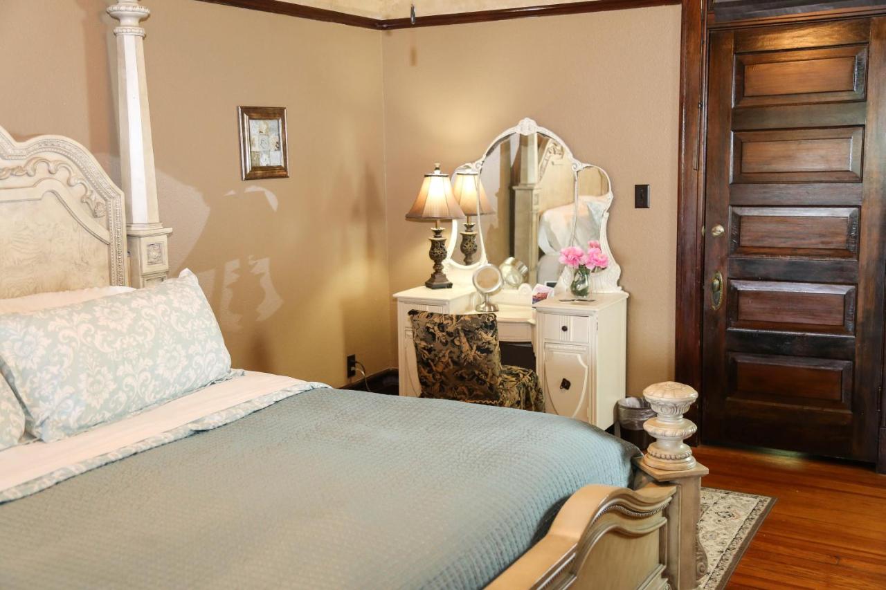 | Iron Horse Inn