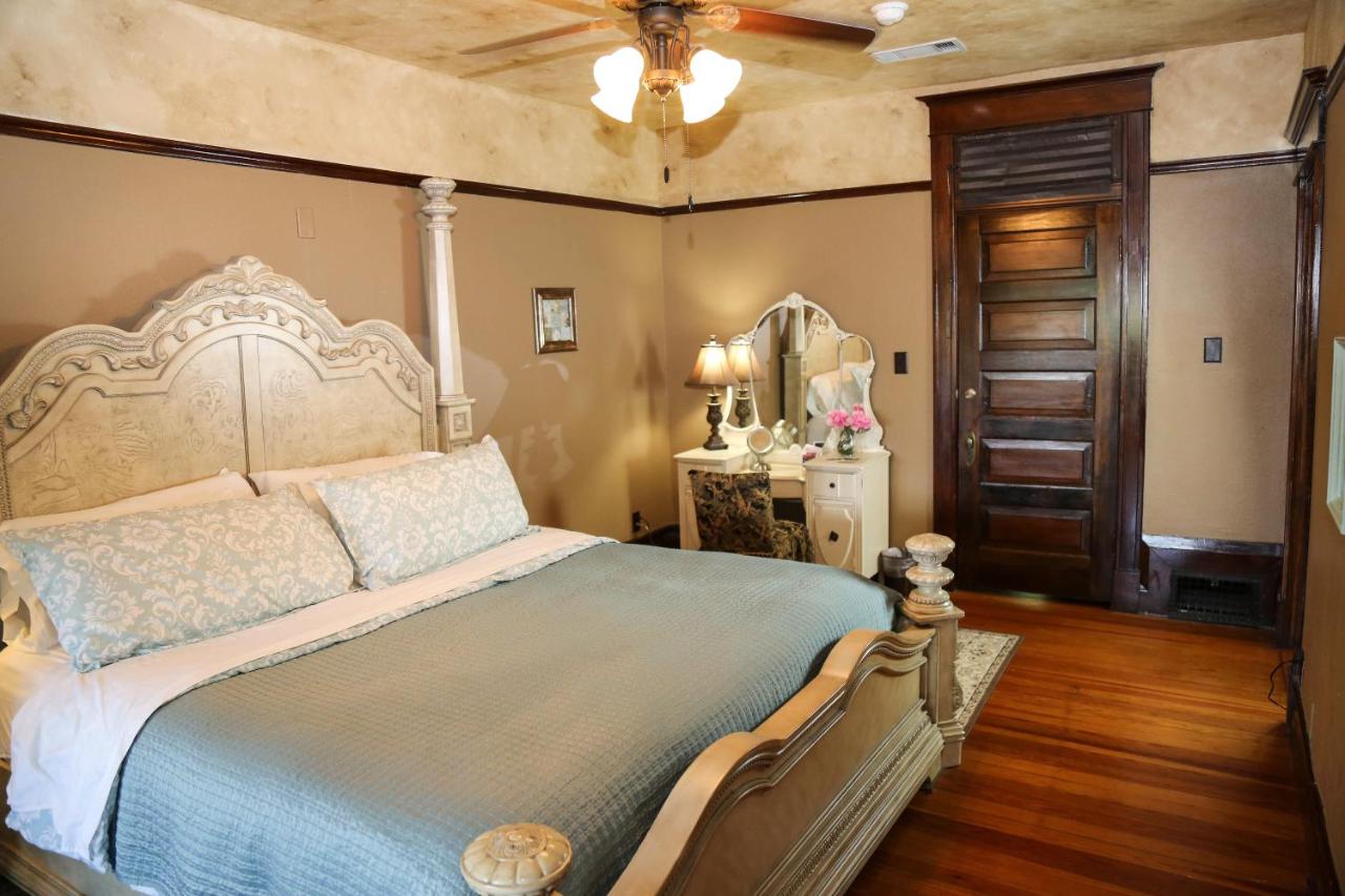 | Iron Horse Inn