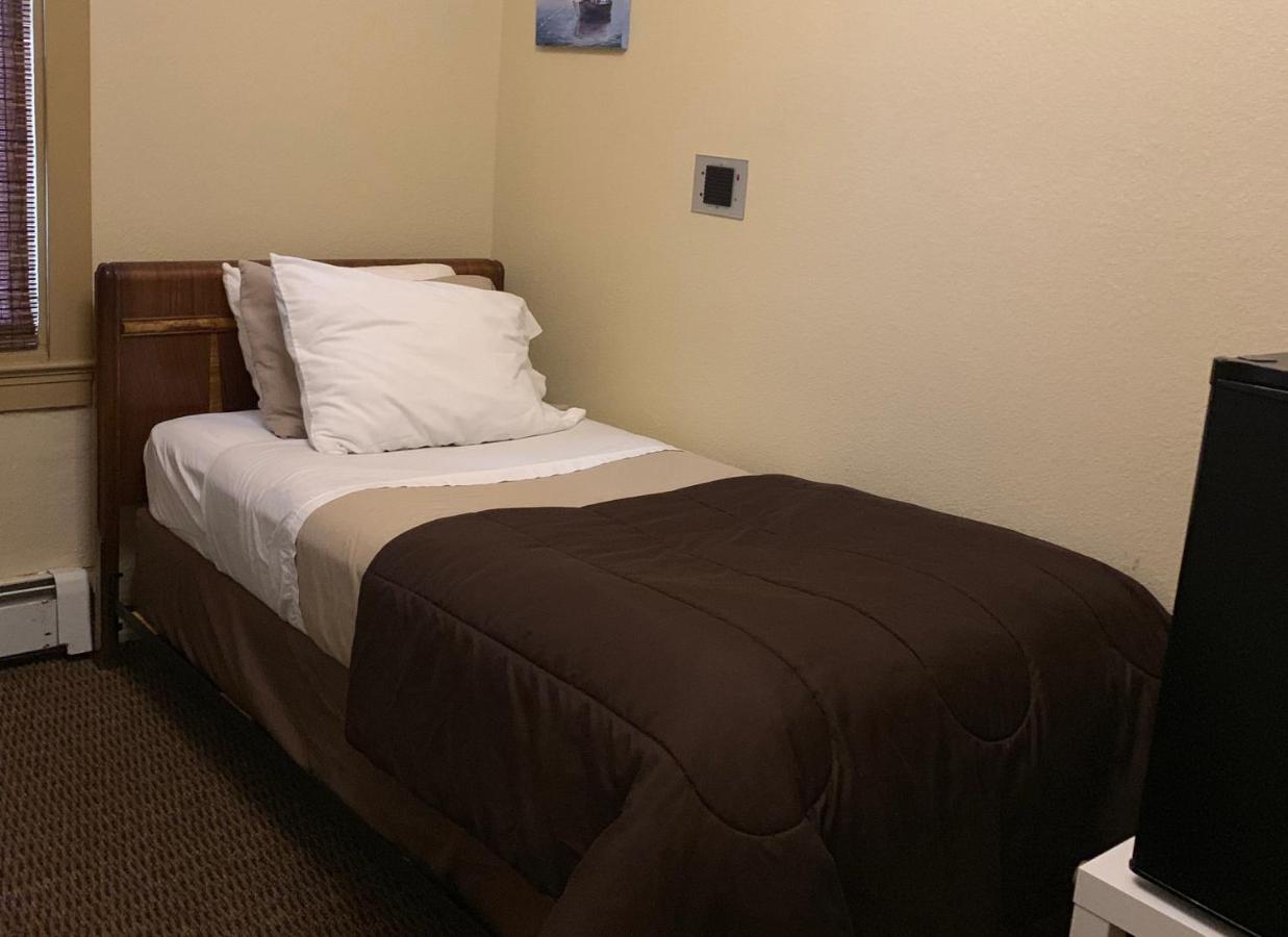 | Hotel Cathlamet